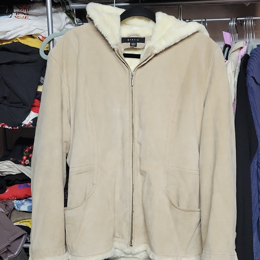 Leather Size XL winter Coat.  Faux Fur Lined Zip-Up Jacket With a HOOD!!! NWOT
